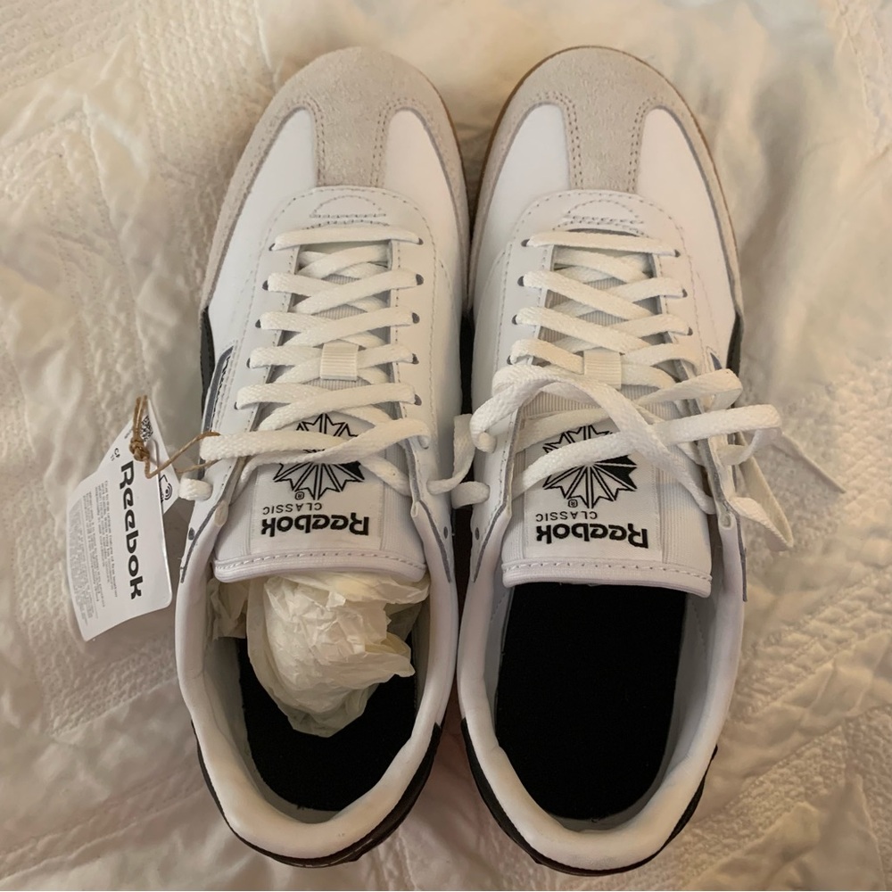 Reebok sneakers sz 7men/ 8 women - Picture 7 of 12
